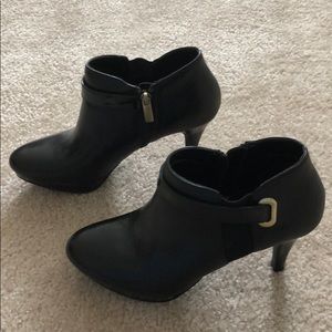 NWOT Bandolino black leather booties 3” heel 7.5